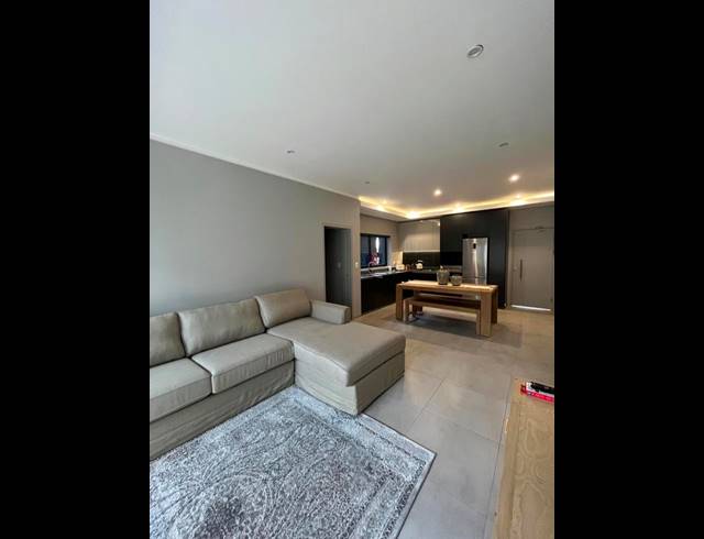 2 BEDROOM APARTMENT FOR SALE IN MENLO PARK